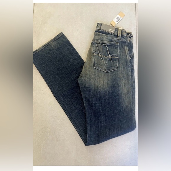 NEW AUTHENTIC DIESEL LEVAN MENS CLASSIC SIZE 28X32 DENIM STRAIGHT LEG JEANS.
